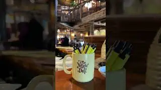 # 735 В ресторане Yellow Deli, Хидденайт, Северная Каролина... от Phinest Laya