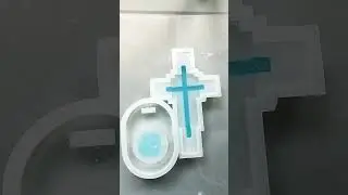 Crafting a one-of-a-kind resin cross to brighten your day🌟#resinlove  #jesusmylife #youtubeshorts