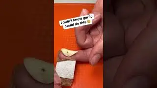 It helps remove the splinter 🤯 #garlic #hack #bandaid #splinter #amazing