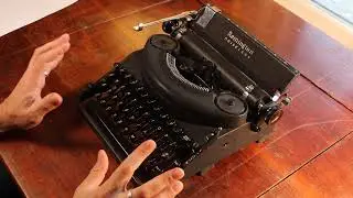 Vintage Remington Noiseless Model 7 Portable Typewriter