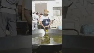 Here&rsquo;s how this massive batch of #paella is made for a festival in Quesa, #Valencia. 🥘 #cooking