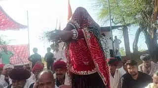 माना बाई का खजोरी गीत गाते हुए हनुमान चुराडा 