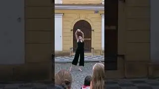 #布拉格: 神奇的形体戏剧 | Physical theater show wows public in #Prague #czech #arts