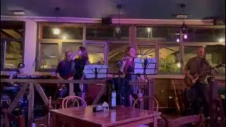 Cover Hot Stuff dei Bluecherry & Battlenecks Band marzo 2025 Dundee pub Settala(MI)