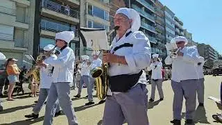 De koksfanfare De Koninklijke Fanfare Eendracht en Kunstijver Pittem Garnaalstoet Oostduinkerke 2025