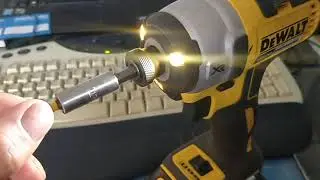 DeWalt DCF887 Impact Driver - Backlash