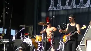trash can song ending...Halestorm