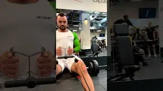 Wiosłowanie wyciąg dolny do brzucha chwyt neutralny- poprawna technika #siłownia #gym #motivation