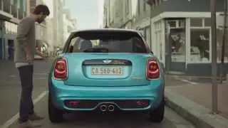 2015 MINI Cooper Hardtop 4 door ad 