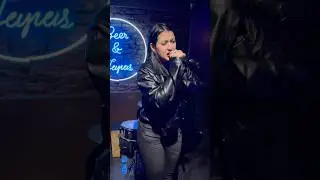 Kazy cantando en Sarria Mor&oacute;n, Buenos Aires!. #openmic #music #livemusic #argentina #buenosaires