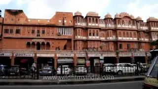 Busy streets of Johari Bazaar: Jaipur, Rajasthan