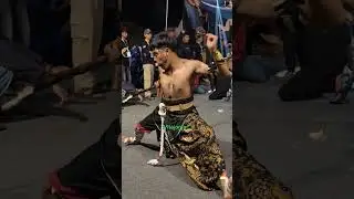 warok surup mangan klopo#jaranan #senijawi#kudalumping#jhatilan #kesenianjatilan#keseniantradisional
