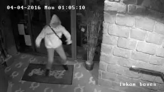 Gewapende overval casino Oudenbosch in beeld: dader vlucht door kapotgeslagen deur