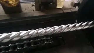 Pipe twisting machine