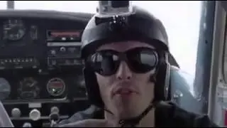 UN HOMME SAUTE SANS PARACHUTE!!! incroyable
