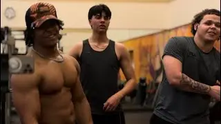 Chest day with the gym bros - bulk day 119