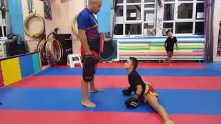 *USU FIGHT CENTER* antrenament KICKBOX, MUAY THAI copii ( KICKBOXING, MUAY THSI kids training)