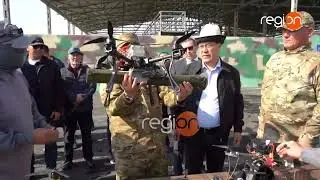 Глава ГКНБ Ташиев показал Садыру Жапарову военные дроны