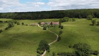 Au cœur du bocage du Brionnais, la ferme de l'Enfer, une partition qui s'écrit en vert.