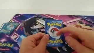 je coupe des fausses cartes Pok&eacute;mon