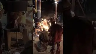 Molten Iron Flow at Sculpture Trails &ndash; Precision Teamwork in Action #ironpour #castingiron