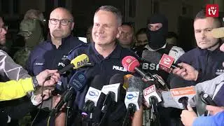 Stara Wieś. Konferencja prasowa insp. Artura Bednarka, komendanta wojewódzkiego policji w Krakowie