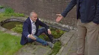 Kopen Zonder Kijken - Alex valt in vijver