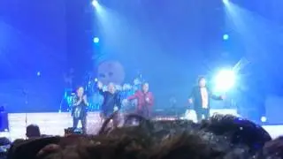 I ribgraziamenti iniziali a l'ultimo concerto dei Pooh arena Unipol​ Bologna.30dicembre 2016