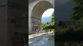 Die alte Br&uuml;cke am See  #Br&uuml;cke #see #berge #travel