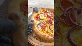Fresh out the oven 🍕🔥 Watch that crust puff and sizzle &ndash; this is how we do pizza at Smokey Deez