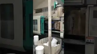 Plastic paint bucket injection molding machine