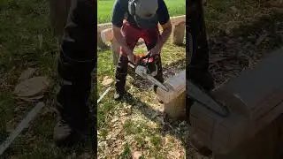 Der Zapfen wird gefertigt 💪🏻😉 #blockbauheld #wood #holzliebe #woodworking #chainsaw #stihl