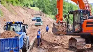 3 ESCAVATORI HITACHI al lavoro per la REALIZZAZIONE di un VALLO TOMO