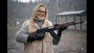 gy&ouml;ny&ouml;r&uuml; szem&uuml;veges l&aacute;ny a lőt&eacute;ren AI / beautiful girl with glasses at the shooting range AI