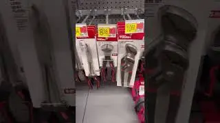 Когда понимаешь, что Walmart &mdash; это действительно универсальный магазин. #charlestechlife #walmart...