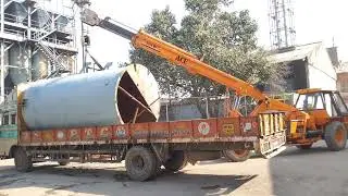 Today I saw a huge crane that was lifting very big drums 🚜🚜 #crane #vlog