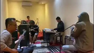 Musisi God Bless Cover Family Band Jogja