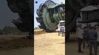 The Giant That Eats Mountains 😱 | World&rsquo;s Biggest Machine #shorts