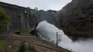 花貫ダム　点検放流