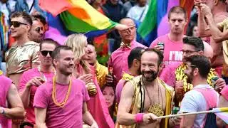 Amsterdam Pride 2023 Canal Parade: Caf&eacute; Kalff; Flirtation; Onbeperkt meedoen; Mastercard