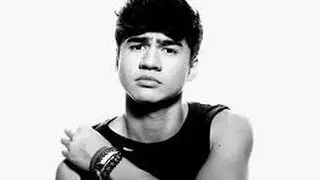 Calum Hood - hot moments