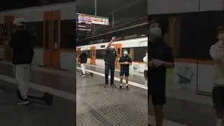 Estaci&oacute; de Sarri&aacute; #metro #metrobarcelona #tmb #tram #renfe #ferrocarril