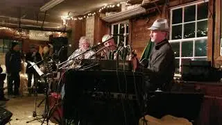 Green sleeves by Tom Richter and the Sidewalk Boys