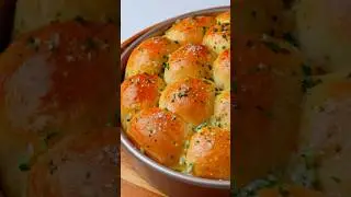 Herb & Garlic Pull-Apart Buns