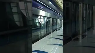 Train arriving at UAE 🇦🇪 Exchange Metro Station R42