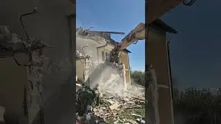 #case #destruction #excavator #work #building #demolition #construction #demontage #تخریب