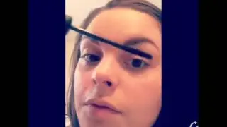 Applying Younique 3D Fiber Lash Mascara