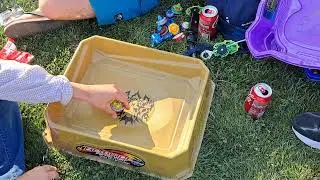 Beyblades X Batalla Triple, Sword Dran vs Dranser vs Wizardron en Plaza de Juegos