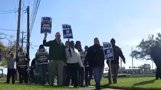 Auto workers and Stellantis reach tenative deal