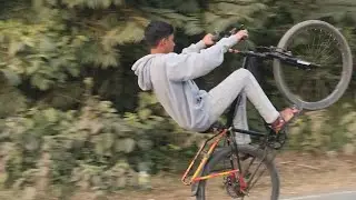Cycle Wheelie One Road Public Reaction ☠️🚴📸.//.. #viralvideo #new #edit #rider #usa #omletarcade 